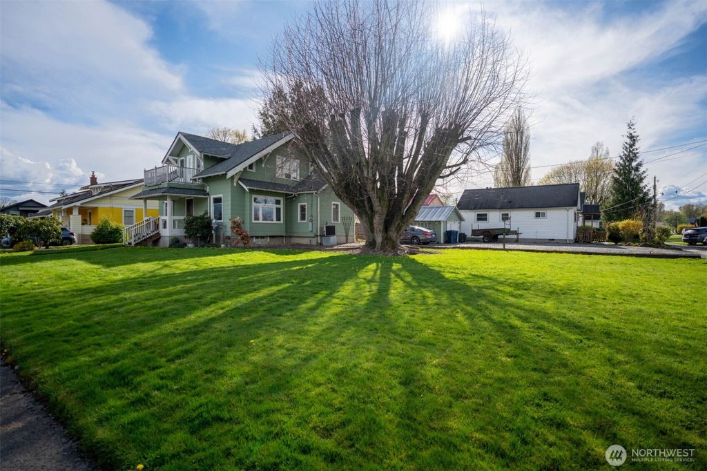 Photo of 517 Lawson Street, Sumas, WA 98295 (MLS # 2499211)