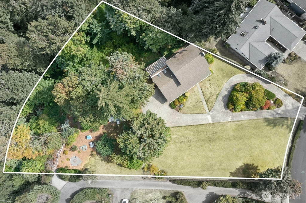 Photo of 12406 SE 47th Street, Bellevue, WA 98006 (MLS # 2577939)