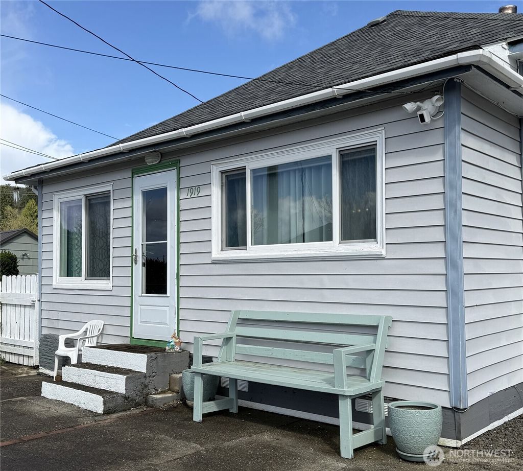 Photo of 1919 Riddell Street, Raymond, WA 98577 (MLS # 2513362)