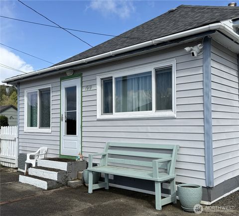 Photo of 1919 Riddell Street, Raymond, WA 98577 (MLS # 2513362)