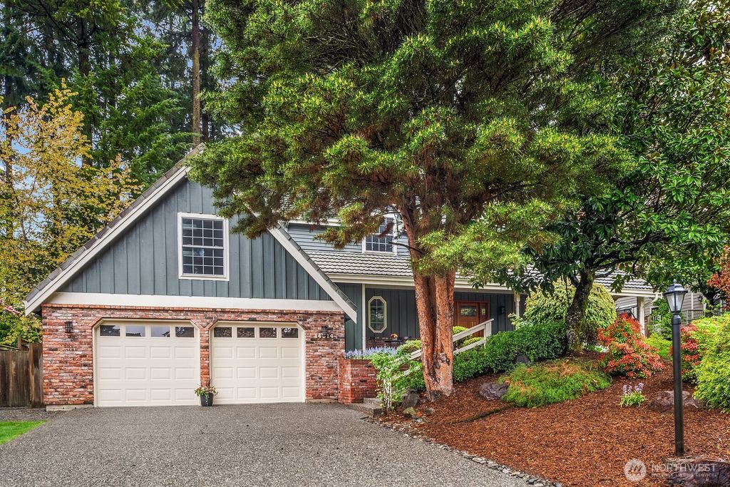 Photo of 14314 NE 10th Place, Bellevue, WA 98007 (MLS # 2513331)