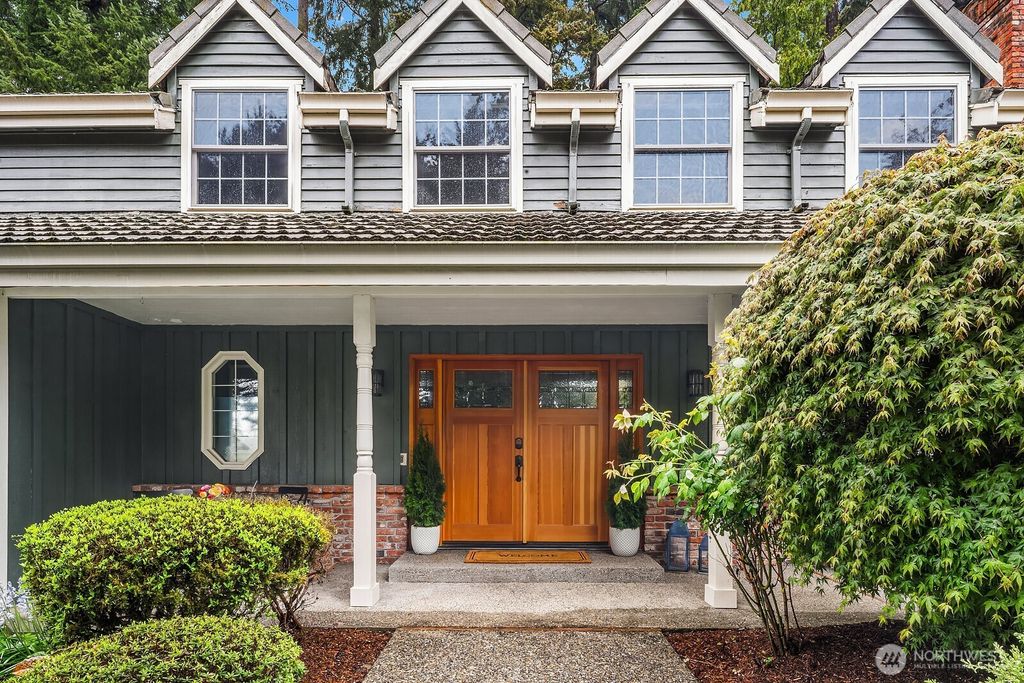 Photo of 14314 NE 10th Place, Bellevue, WA 98007 (MLS # 2513331)