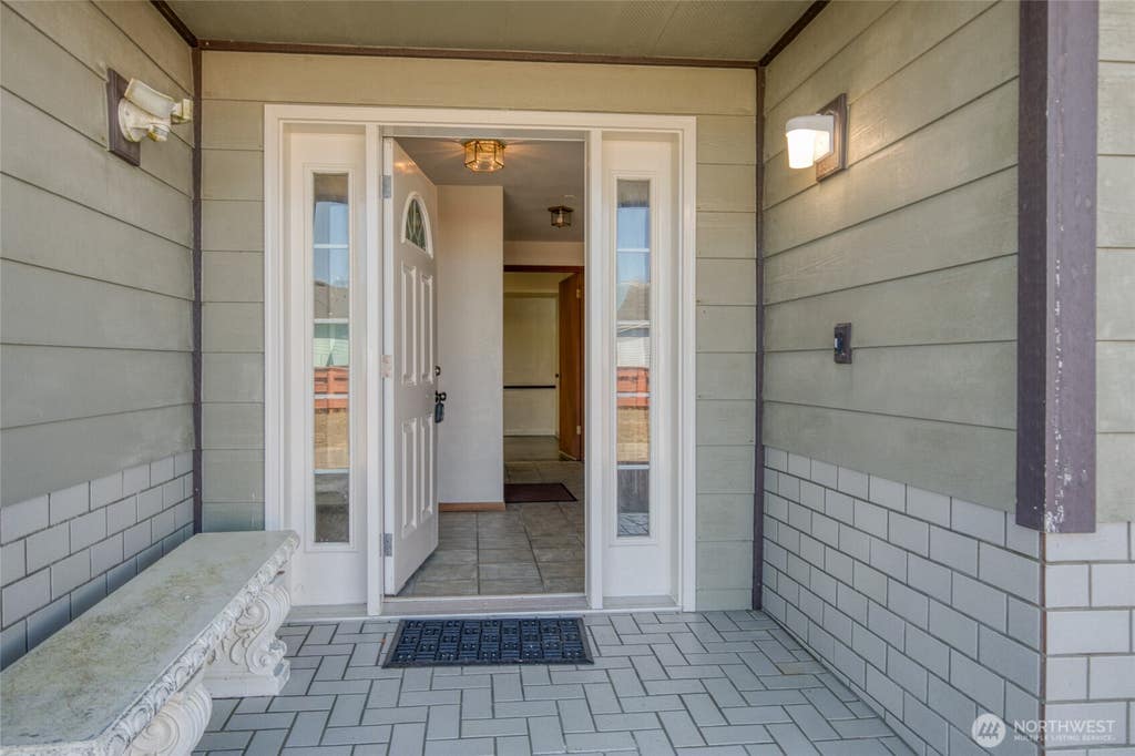 Photo of 1497 E Ocean Shores Boulevard SW, Ocean Shores, WA 98569 (MLS # 2560434)