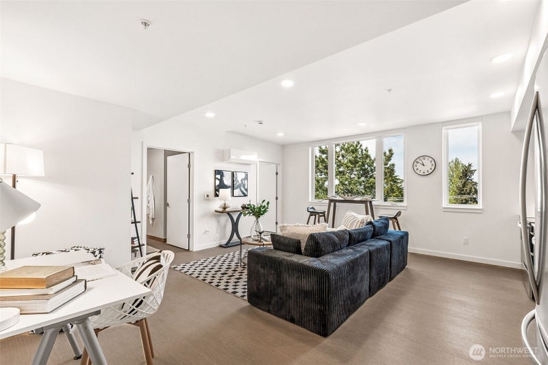 5819 Phinney Avenue N #305