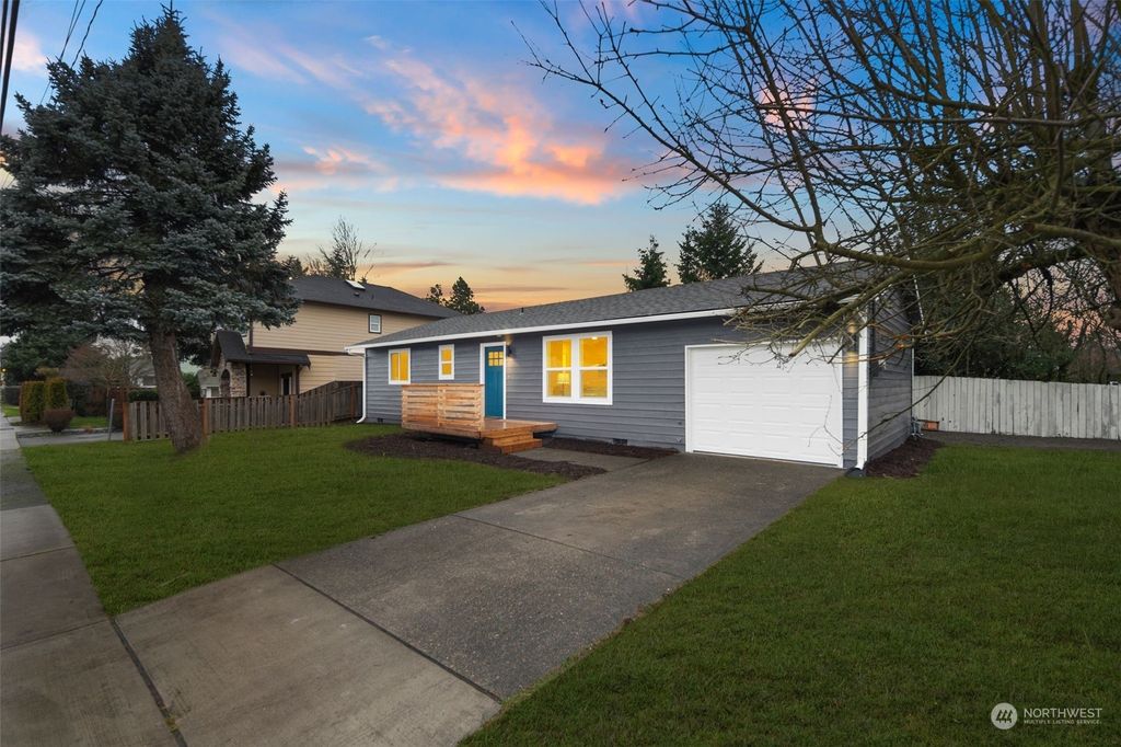 Photo of 113 Milwaukee Boulevard S, Pacific, WA 98047 (MLS # 2195364)