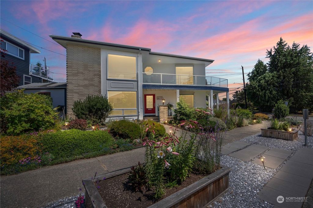 Photo of 5500 SW Genesee St, Seattle, WA 98116 (MLS # 2251047)