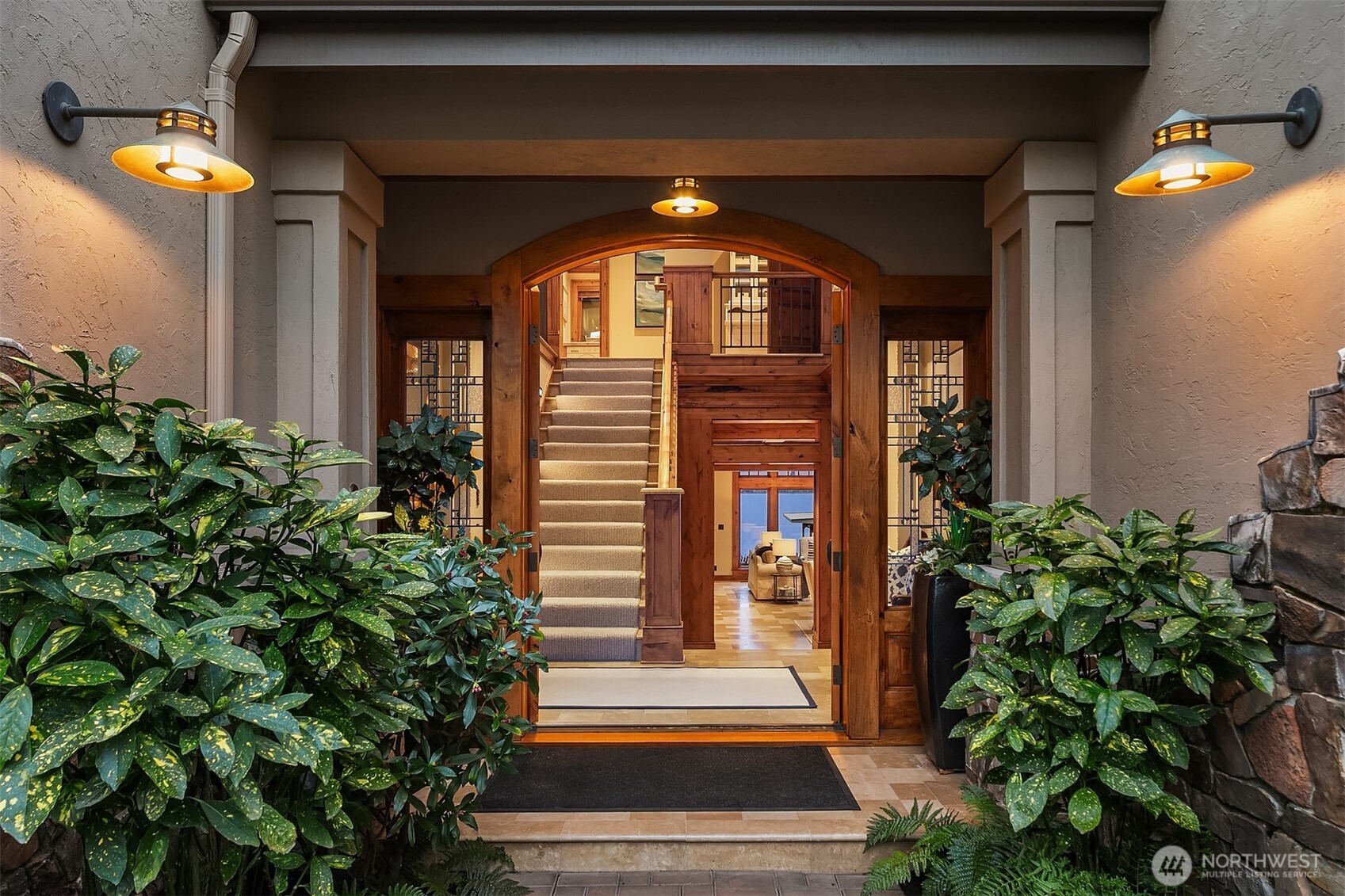137 Lake Avenue W