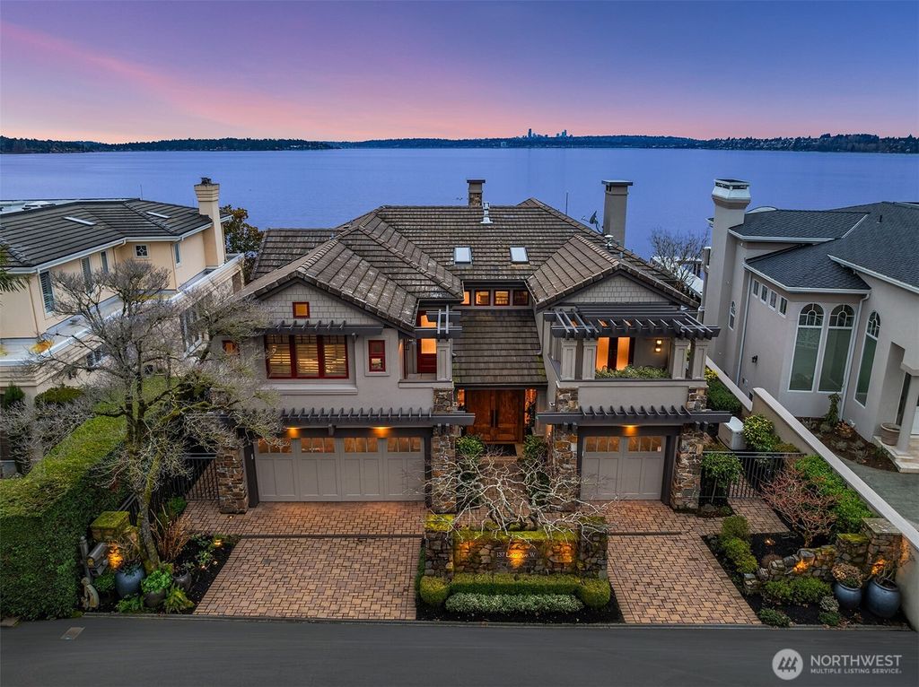 Photo of 137 Lake Avenue W, Kirkland, WA 98033 (MLS # 2397518)