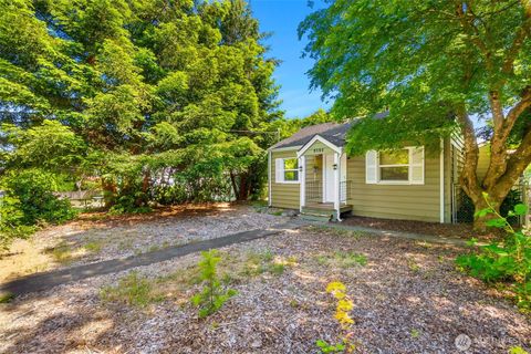 Photo of 2325 Jackson Avenue NW, Olympia, WA 98502 (MLS # 2533914)
