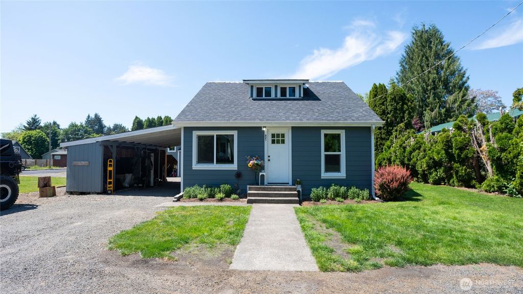 Photo of 621 S First Street, Toledo, WA 98591 (MLS # 2529629)