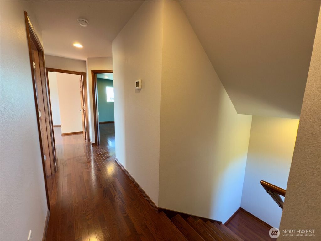 listing image 9367571000878238447