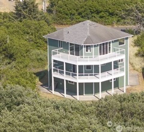 Photo of 189 Sand Dune Avenue SW, Ocean Shores, WA 98569 (MLS # 2338264)