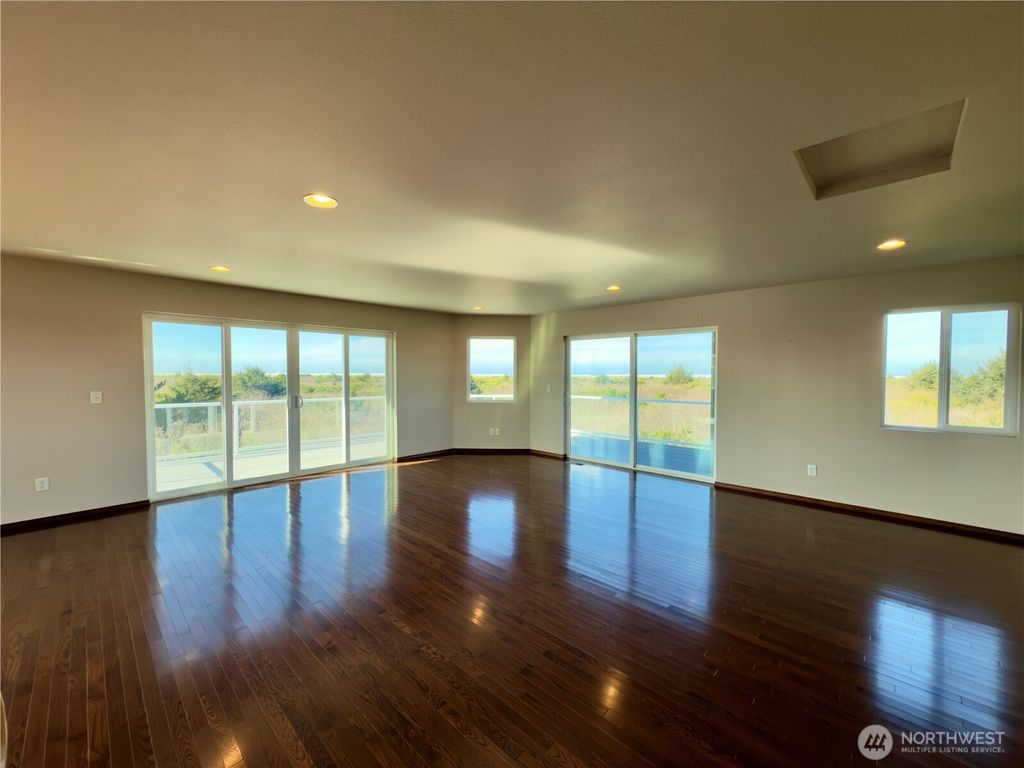 listing image 9368018957707709467