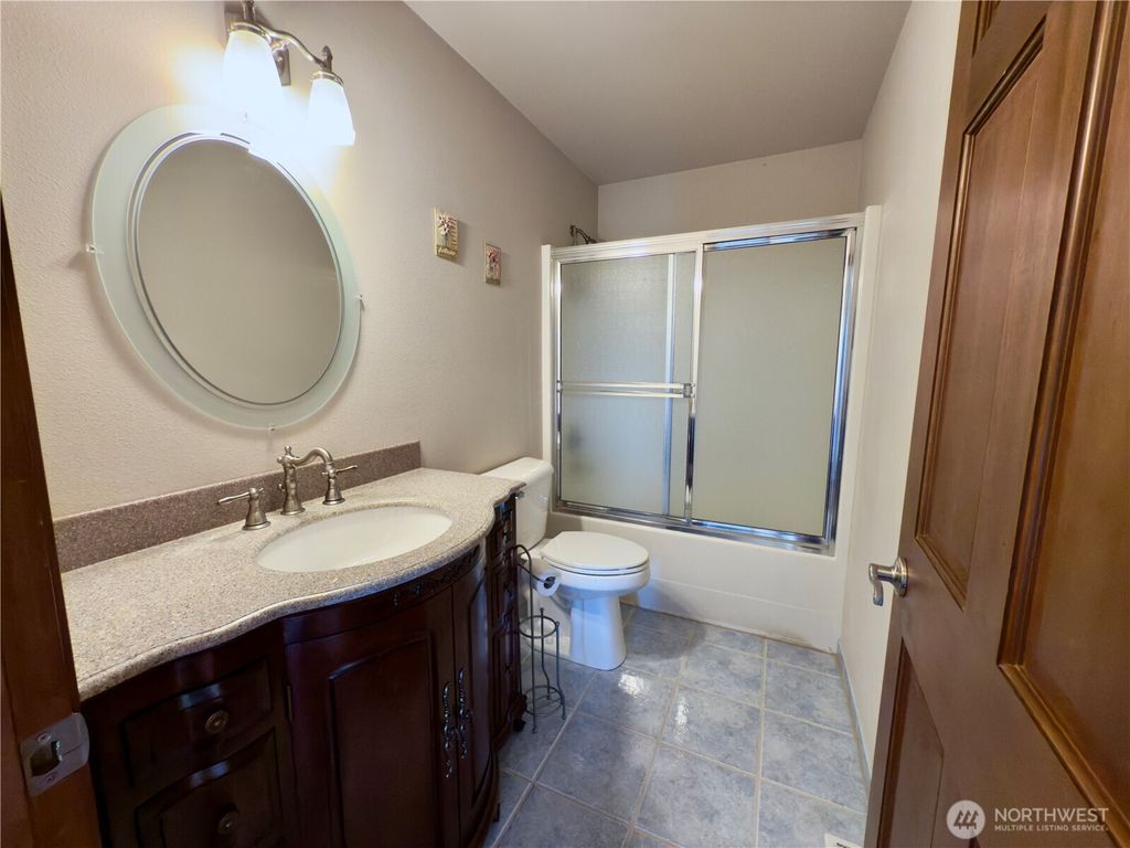 listing image 9362343486495107835