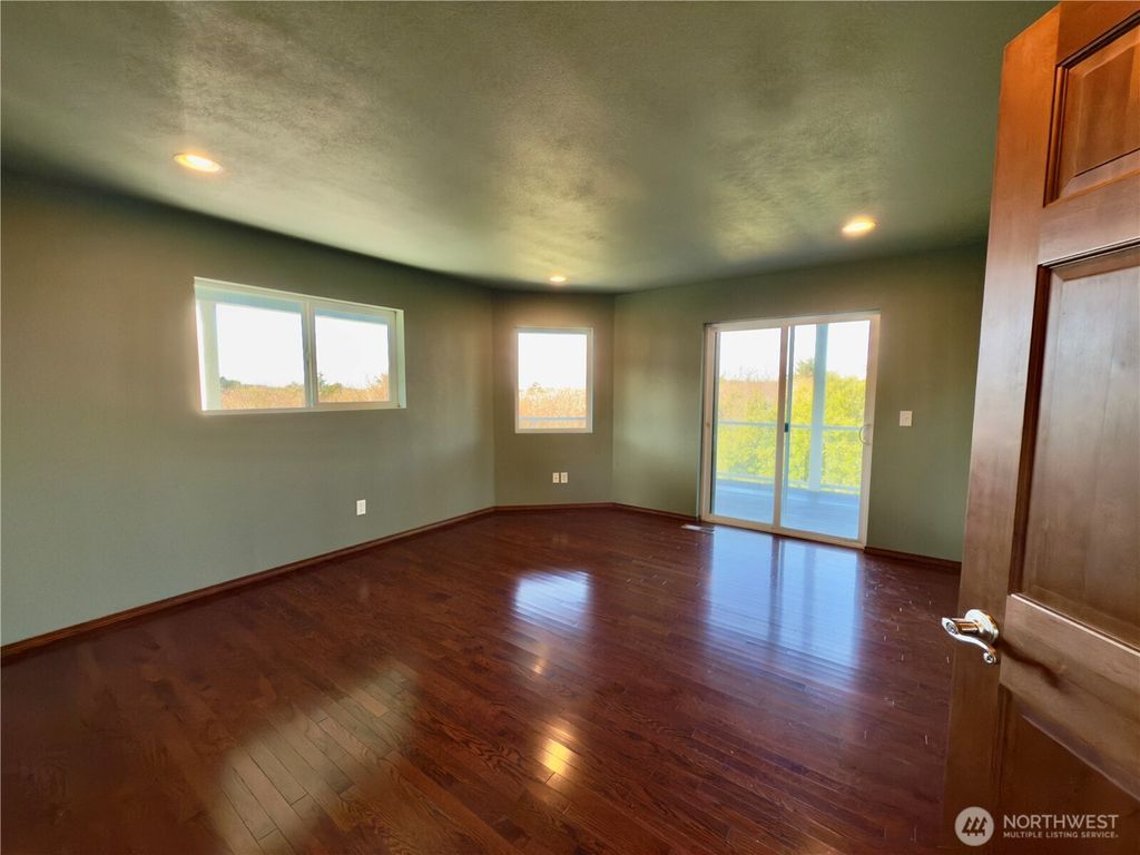listing image 9369000691063399222