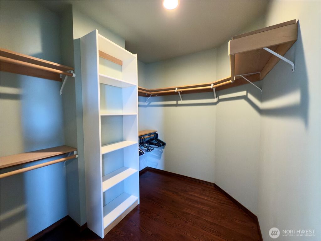 listing image 9366090328614883205