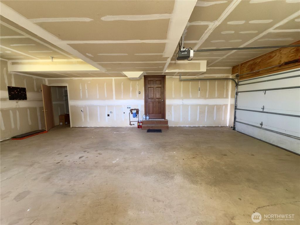 listing image 9369646519290547841