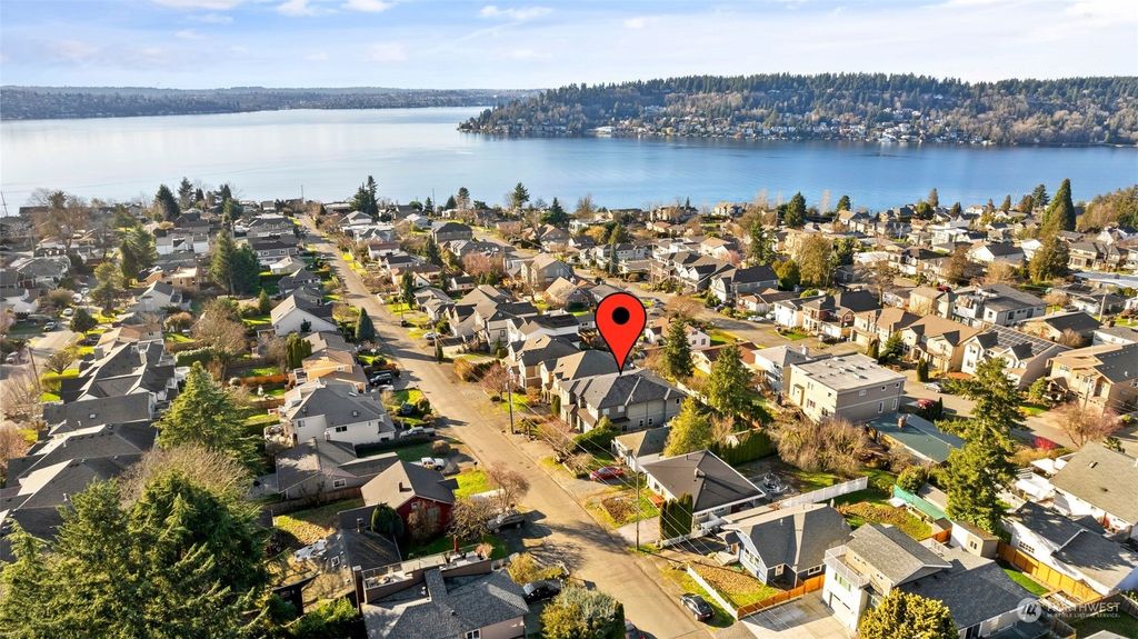 Photo of 1116 N 32nd Street, Renton, WA 98056 (MLS # 2203433)