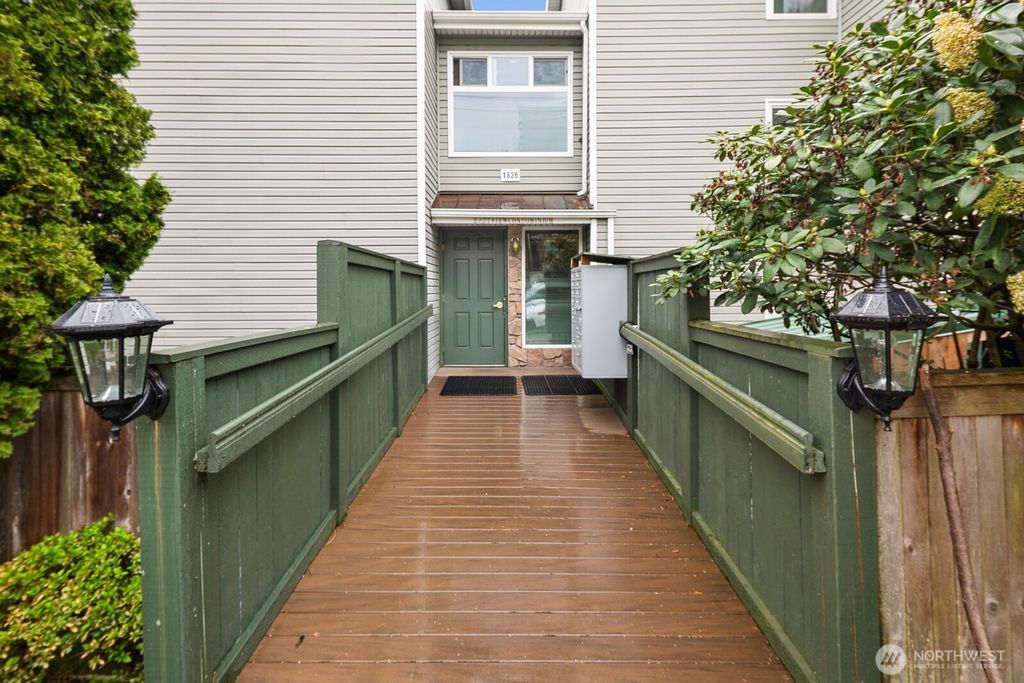 Photo of 1836 25th Avenue #204, Seattle, WA 98122 (MLS # 2507634)
