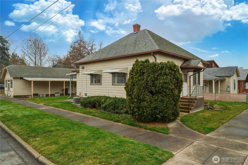 Photo of 201 Malcolm Street, Walla Walla, WA 99362 (MLS # 2476610)