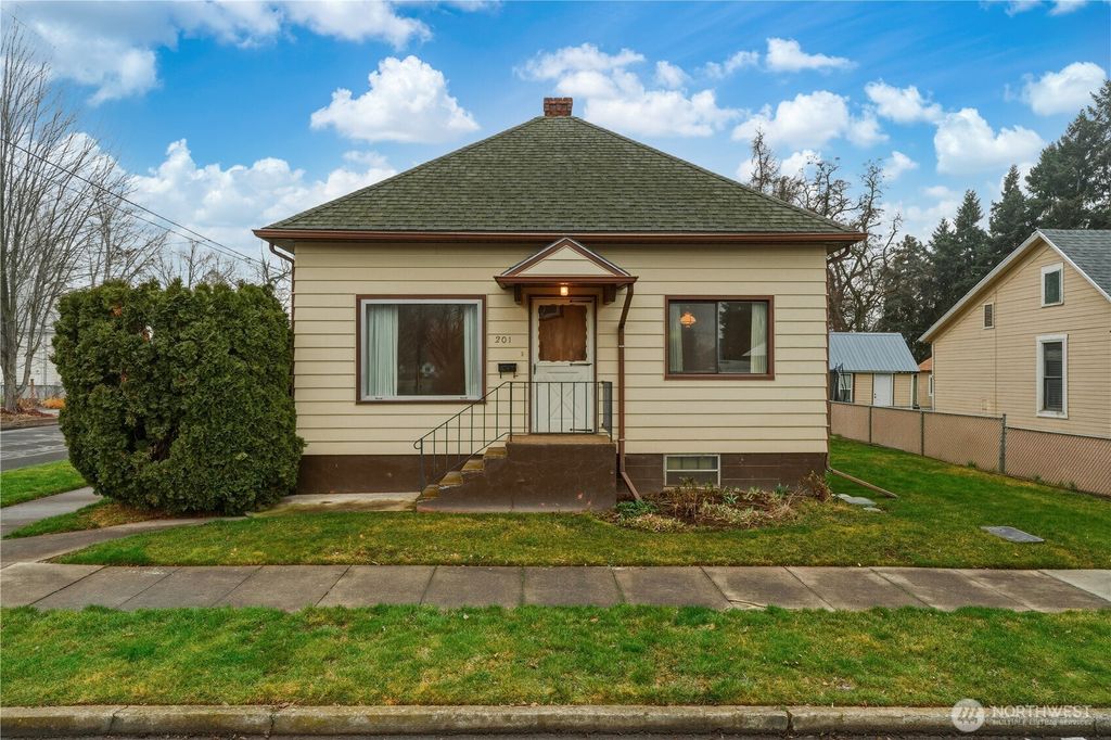 Photo of 201 Malcolm Street, Walla Walla, WA 99362 (MLS # 2476610)