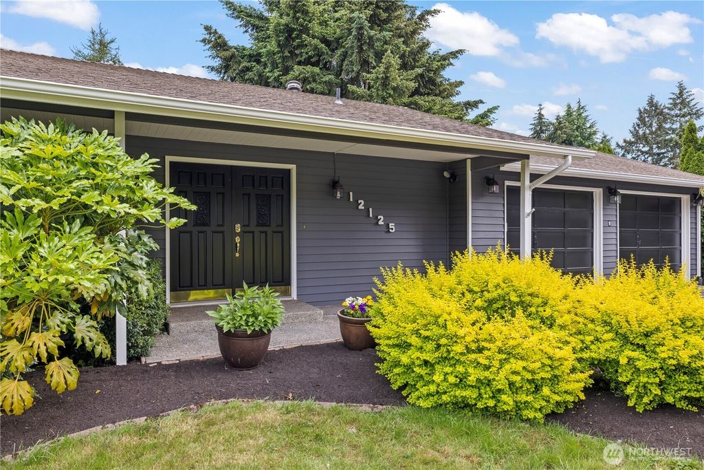 Photo of 12125 138th Ave E AVE, Puyallup, WA 98374 (MLS # 2532120)