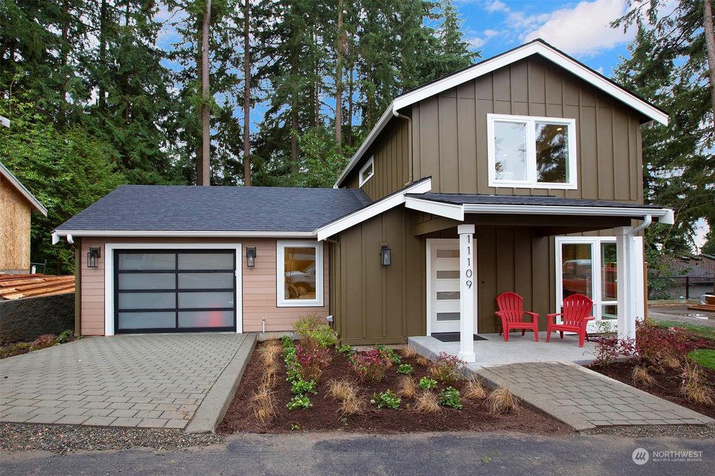 Photo of 11109 NE 46th Lane, Kirkland, WA 98033 (MLS # 2183899)