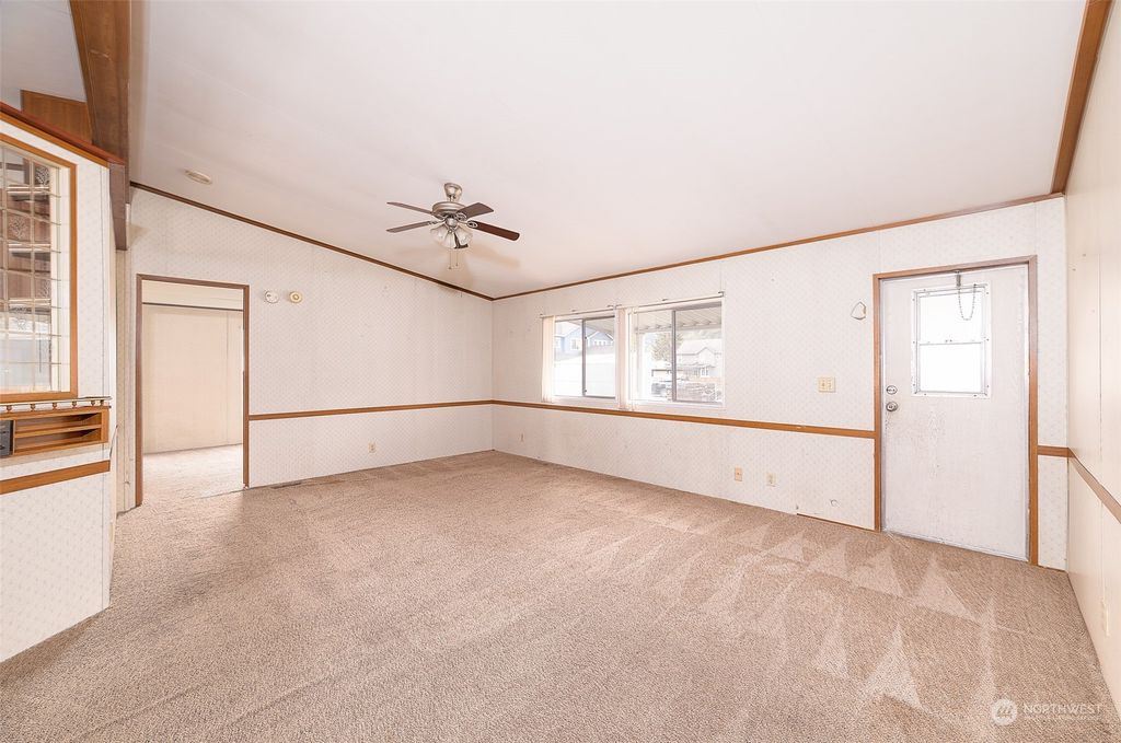 Photo of 316 8TH Avenue N, Algona, WA 98001 (MLS # 2168876)