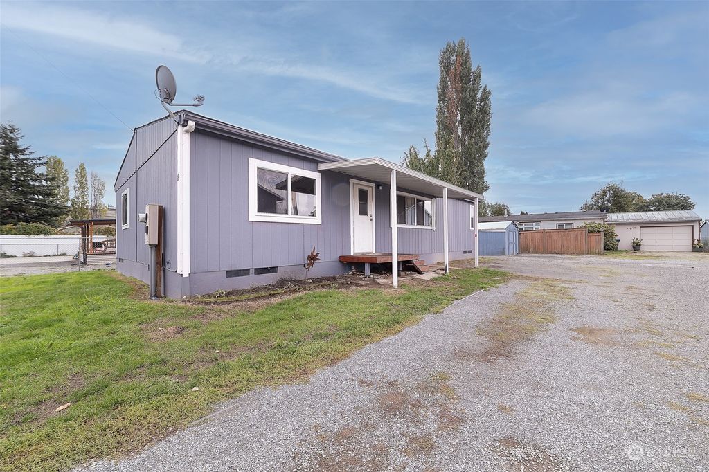 Photo of 316 8TH Avenue N, Algona, WA 98001 (MLS # 2168876)