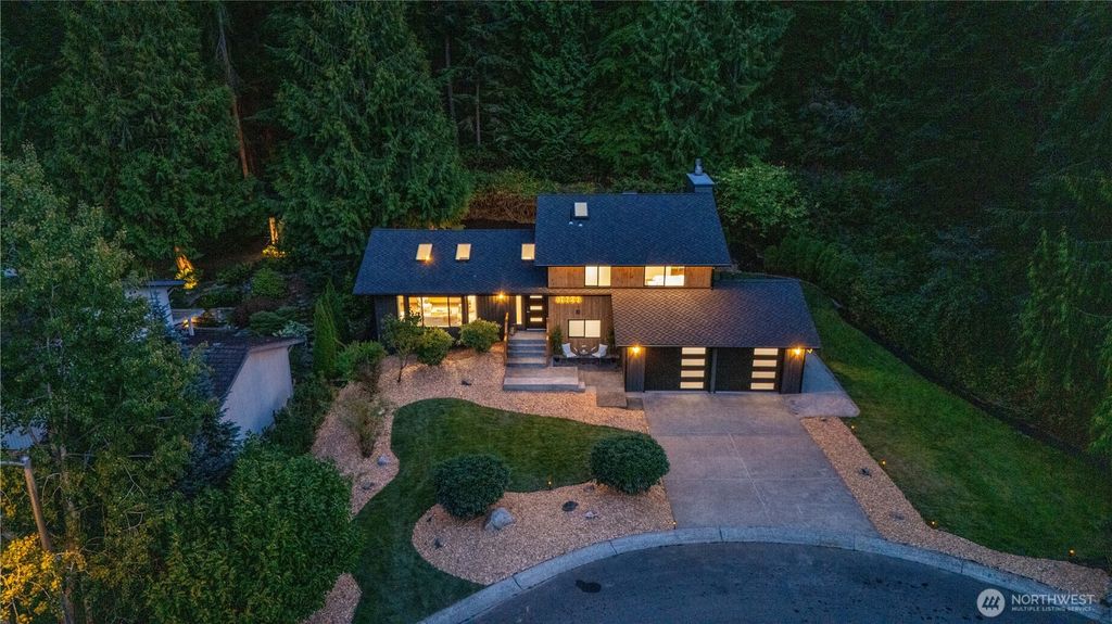 Photo of 10529 32nd Dr SE Dr, Everett, WA 98208 (MLS # 2433144)