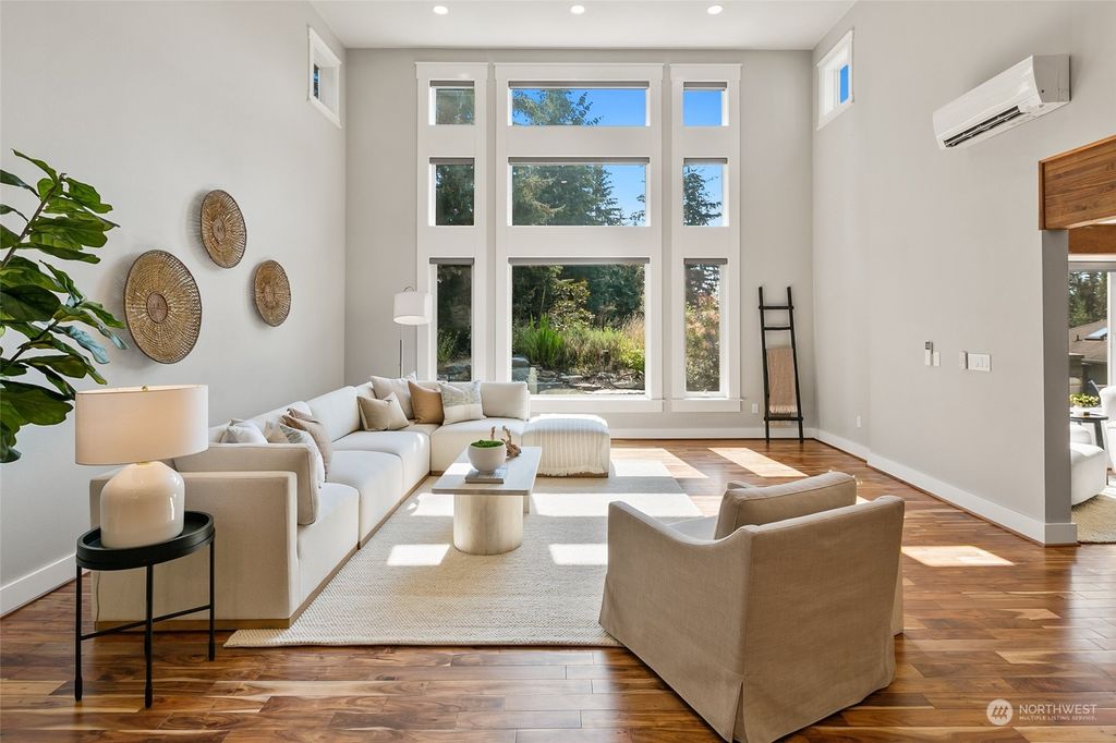 Photo of 23211 NE 10th Place, Sammamish, WA 98074 (MLS # 2281560)