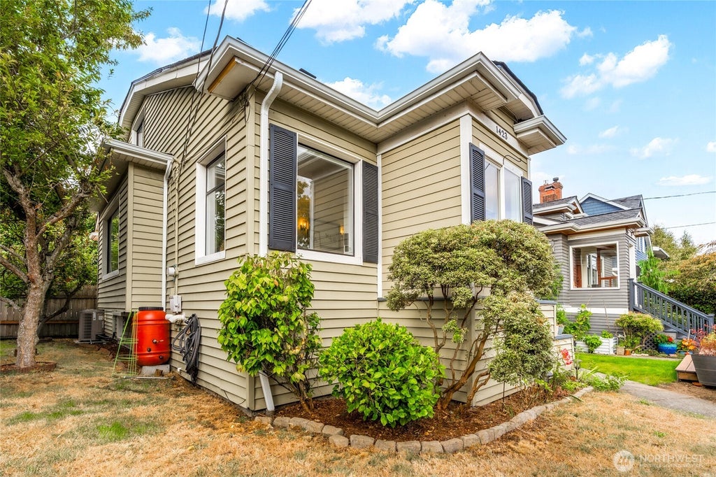 Photo of 1423 33rd Avenue, Seattle, WA 98122 (MLS # 2584405)