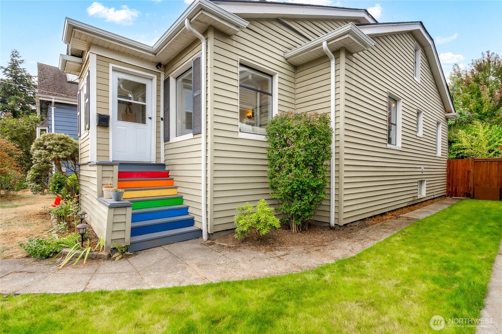 Photo of 1423 33rd Avenue, Seattle, WA 98122 (MLS # 2584405)