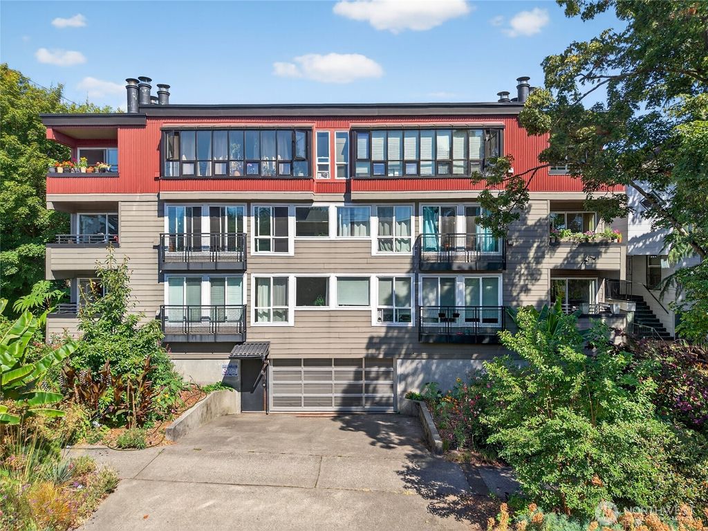 Photo of 1601 E Columbia St #102, Seattle, WA 98122 (MLS # 2414923)