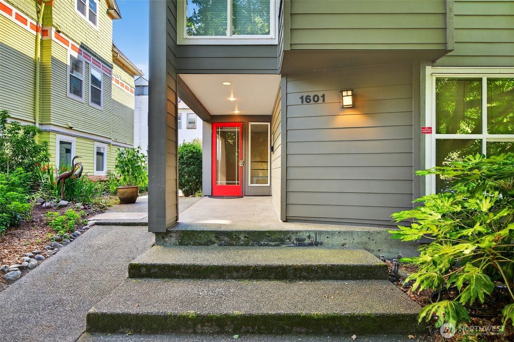Photo of 1601 E Columbia St #102, Seattle, WA 98122 (MLS # 2414923)