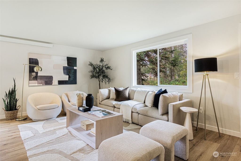 Photo of 2114 160th Street SW, Lynnwood, WA 98087 (MLS # 2304811)