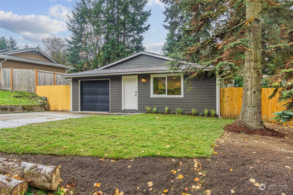 Photo of 2114 160th Street SW, Lynnwood, WA 98087 (MLS # 2304811)