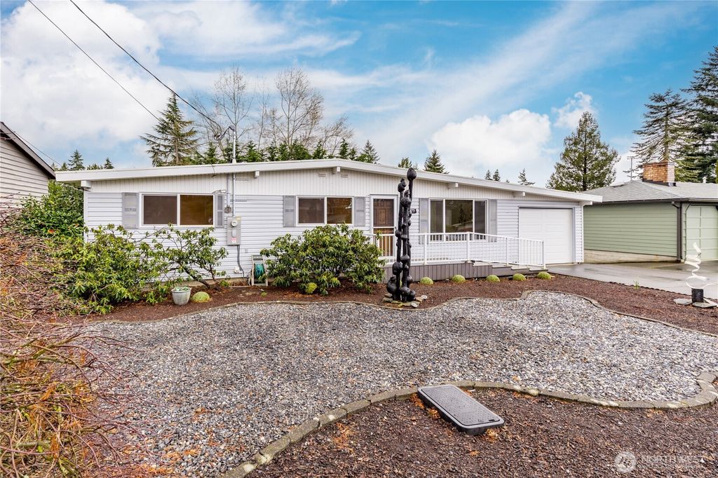 Photo of 12621 SE 158th Street, Renton, WA 98058 (MLS # 2496315)