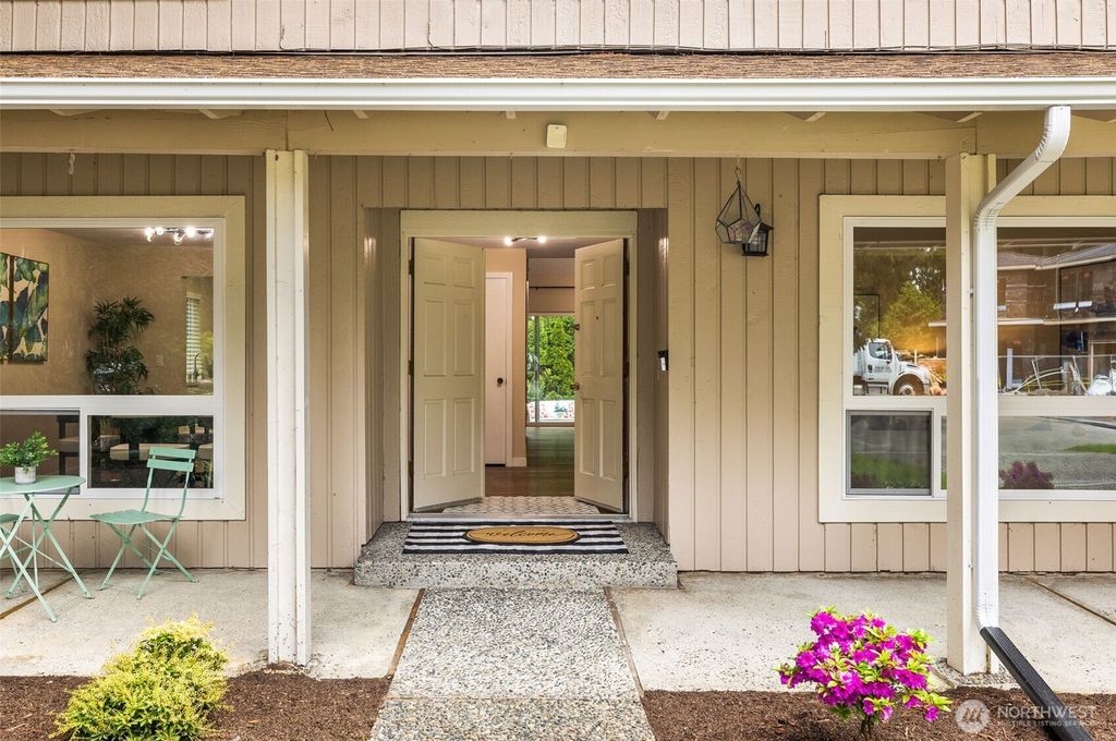 Photo of 12849 NE 108th Place, Kirkland, WA 98033 (MLS # 2517581)