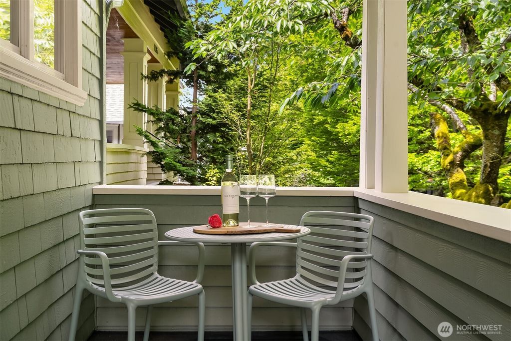 Photo of 1131 19th Avenue E, Seattle, WA 98112 (MLS # 2527092)