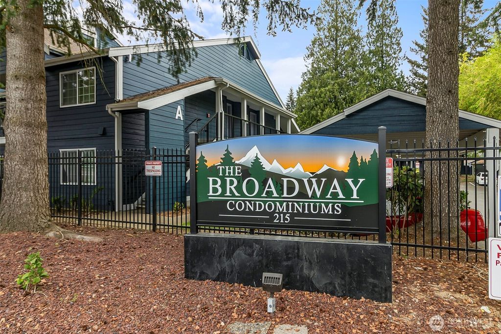 Photo of 215 SW 100th Street #D207, Everett, WA 98204 (MLS # 2519114)