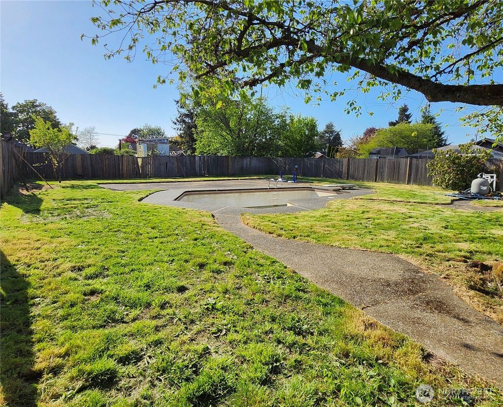 Photo of 17225 35th Avenue S, SeaTac, WA 98188 (MLS # 2356522)