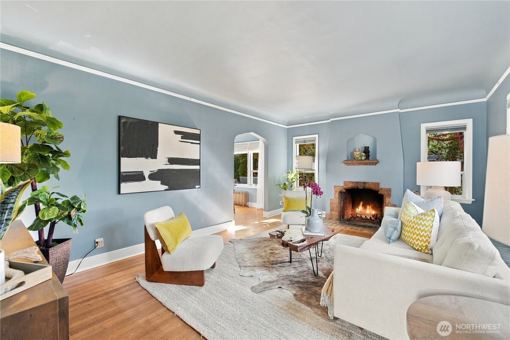 Photo of 3910 Woodlawn Avenue N, Seattle, WA 98103 (MLS # 2589100)