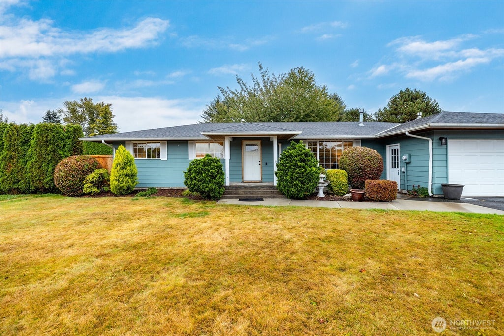 Photo of 18727 Fishermans Loop LOOP, Burlington, WA 98233 (MLS # 2588595)