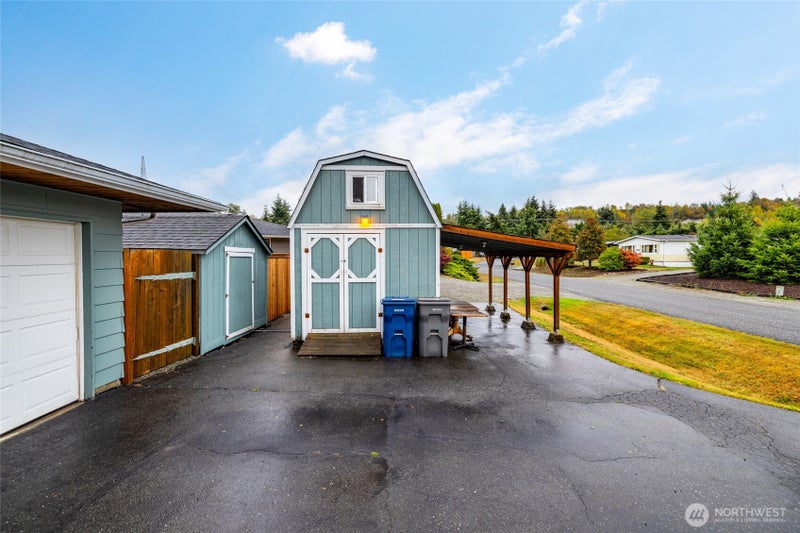 18727 Fishermans Loop