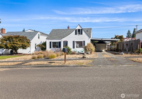 Photo of 1227 E 4th Street, Port Angeles, WA 98362 (MLS # 2588674)