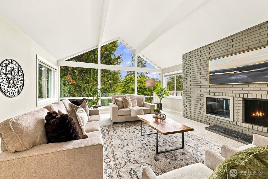 Photo of 20130 44th Avenue NE, Lake Forest Park, WA 98155 (MLS # 2572525)