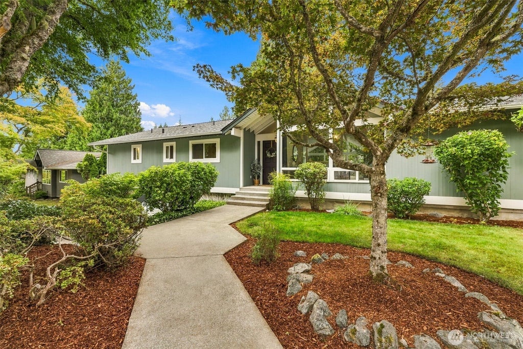 Photo of 20130 44th Avenue NE, Lake Forest Park, WA 98155 (MLS # 2572525)