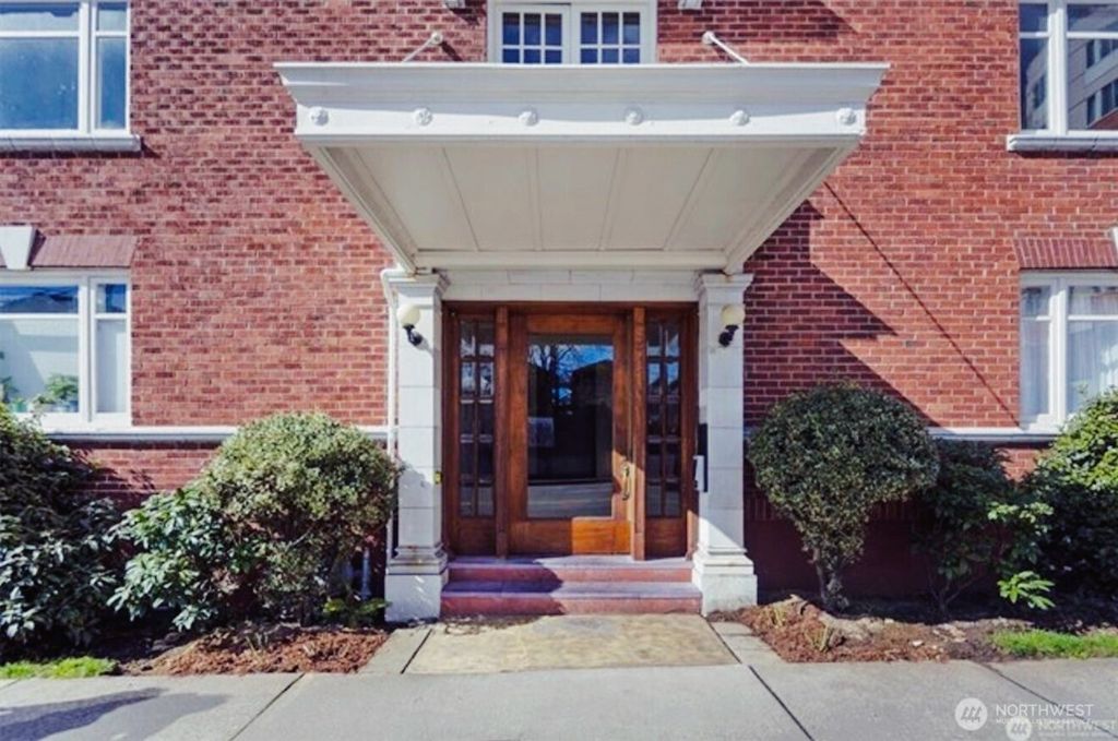 Photo of 4725 15th Avenue NE #27, Seattle, WA 98105 (MLS # 2411783)