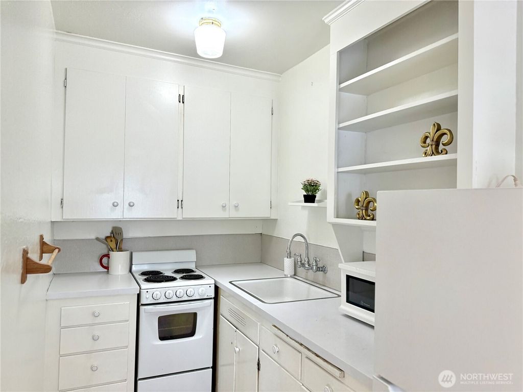 Photo of 4725 15th Avenue NE #27, Seattle, WA 98105 (MLS # 2411783)